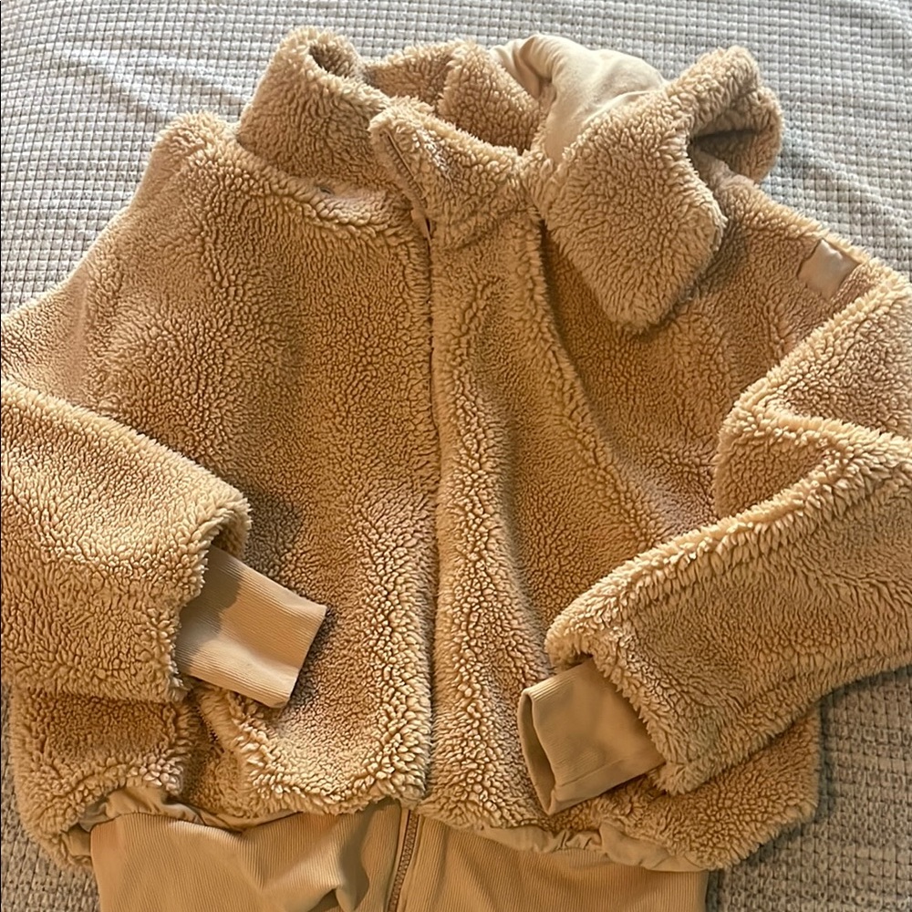 Alo yoga foxy Sherpa jacket